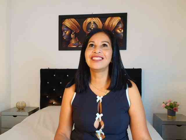 Shanon-mature webcam