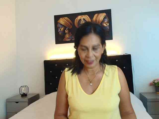 Shanon-mature webcam
