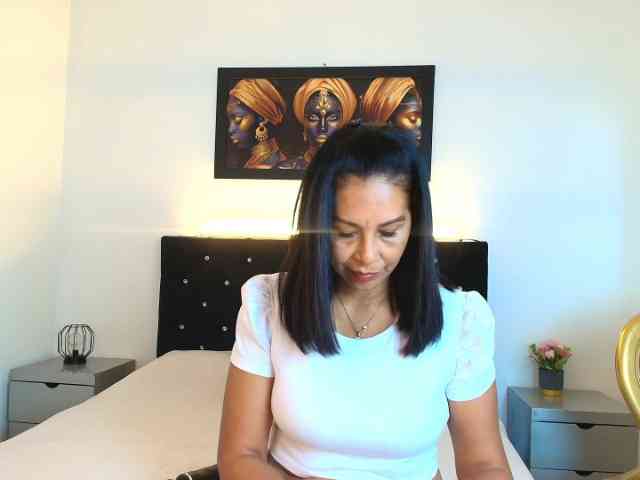 Shanon-mature webcam