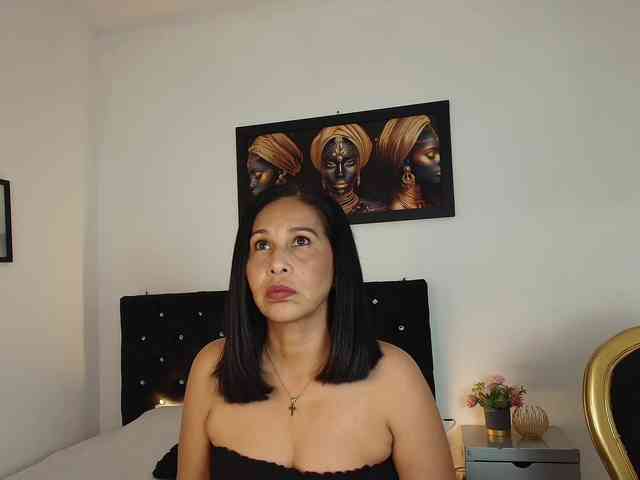 Shanon-mature webcam