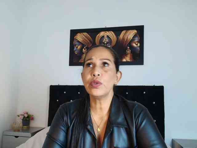 Shanon-mature webcam