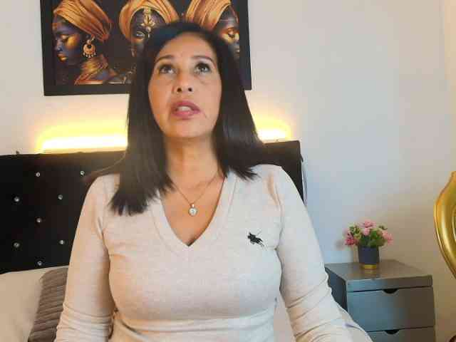 Shanon-mature webcam