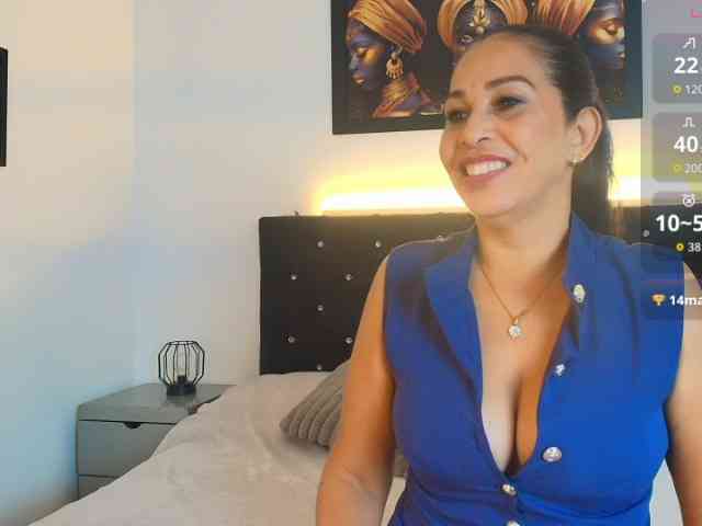 Shanon-mature webcam