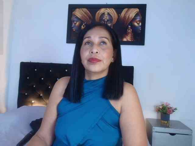 Shanon-mature webcam