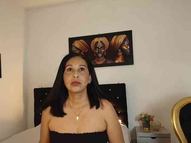 Shanon-mature webcam
