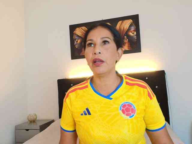 Shanon-mature webcam