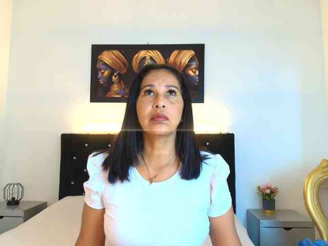 Shanon-mature webcam