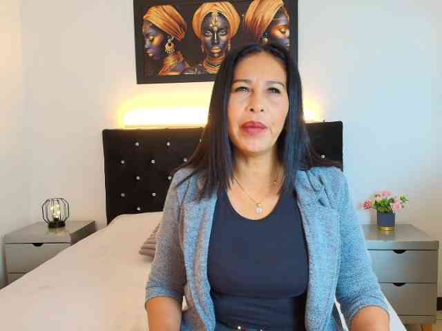 Shanon-mature webcam