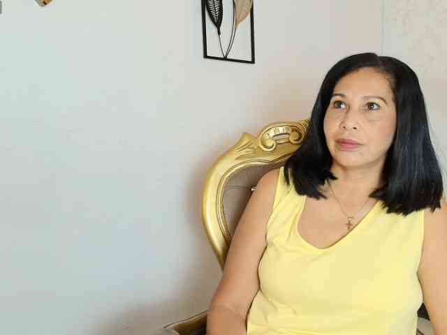 Shanon-mature webcam