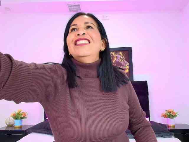 Shanon-mature webcam