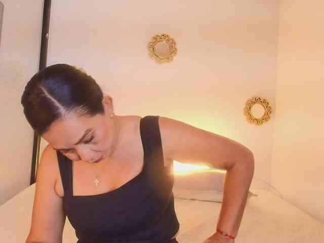 Shanon-mature webcam