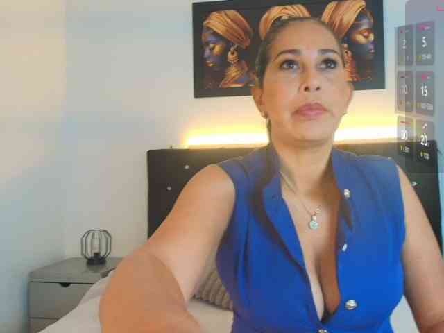 Shanon-mature webcam