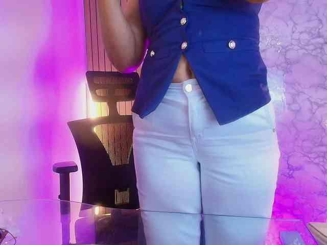 Shanon-mature webcam