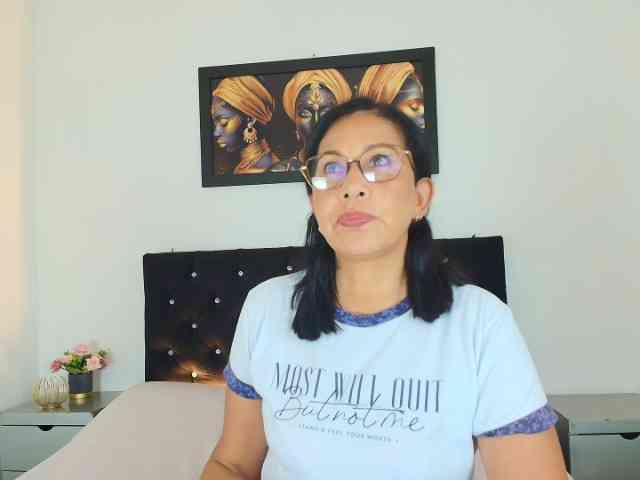 Shanon-mature webcam