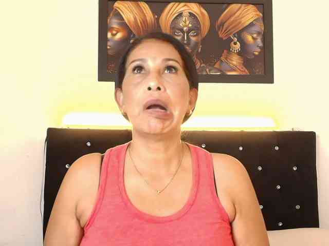 Shanon-mature webcam
