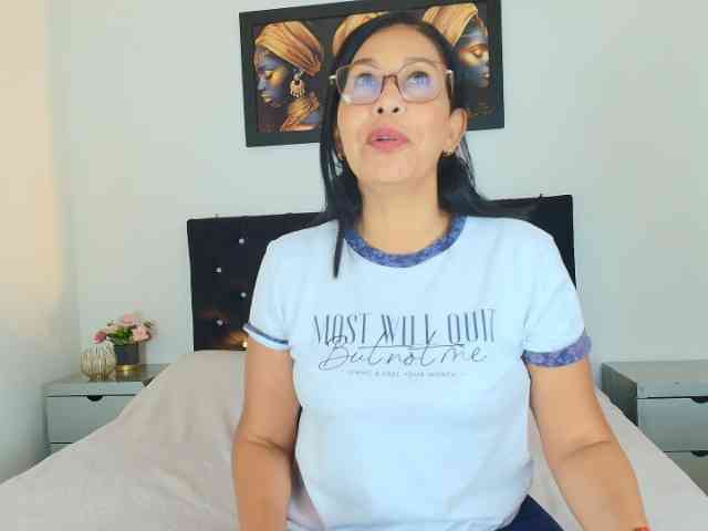 Shanon-mature webcam