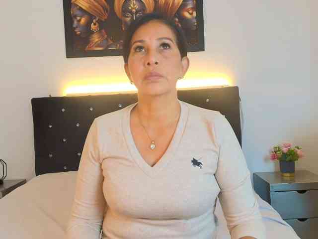 Shanon-mature webcam