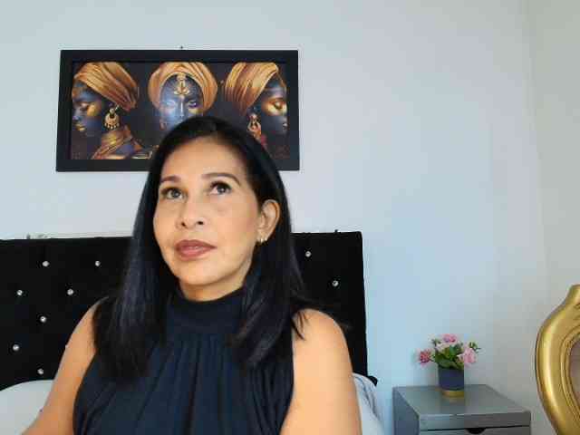 Shanon-mature webcam