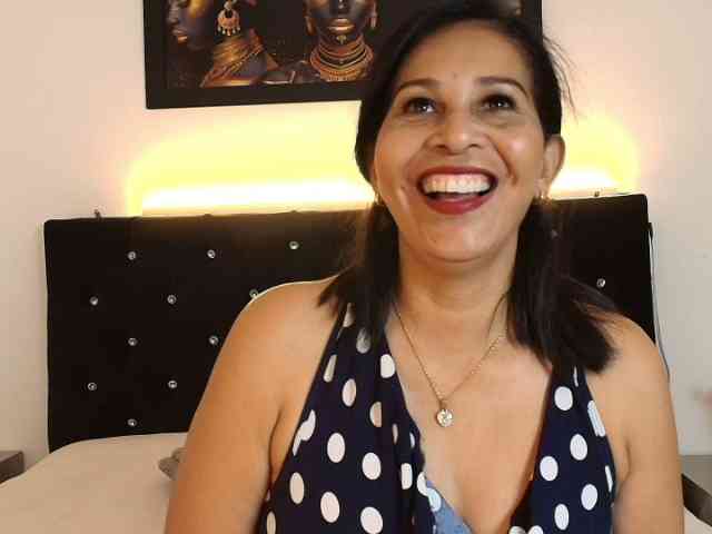 Shanon-mature webcam