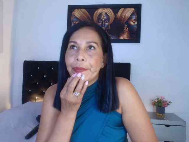Shanon-mature webcam