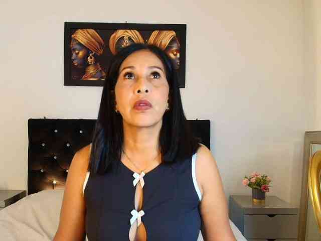 Shanon-mature webcam