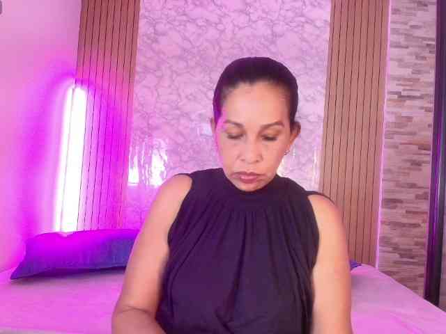 Shanon-mature webcam