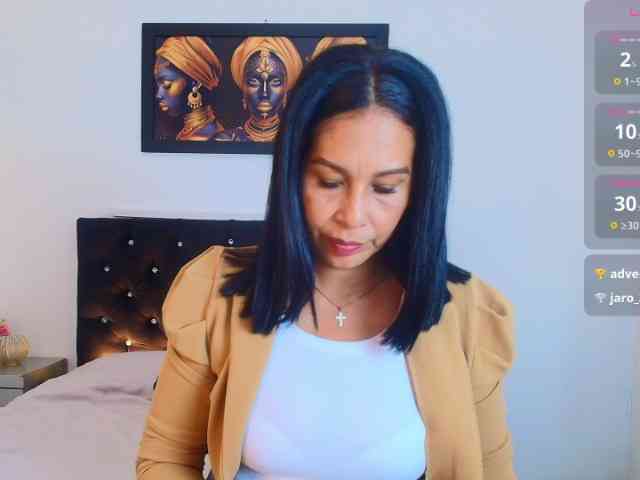 Shanon-mature webcam