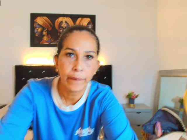 Shanon-mature webcam