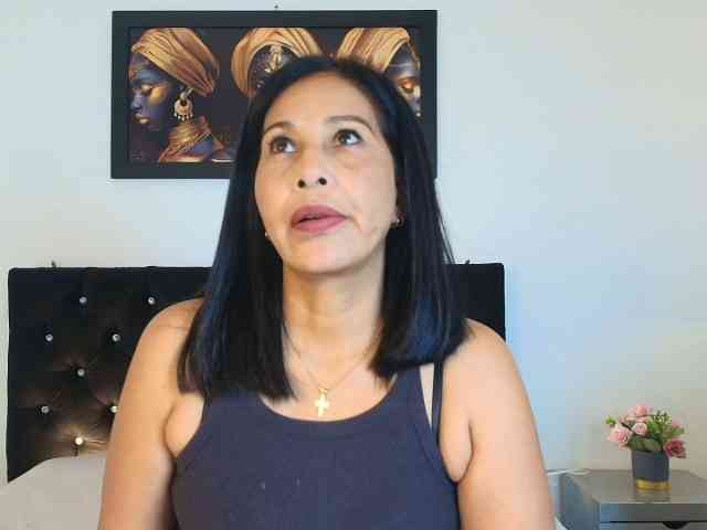 Shanon-mature webcam