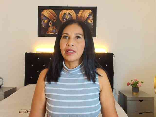 Shanon-mature webcam