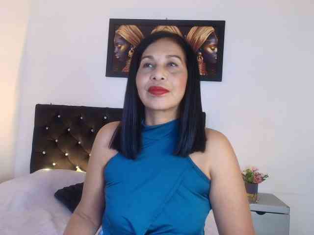 Shanon-mature webcam