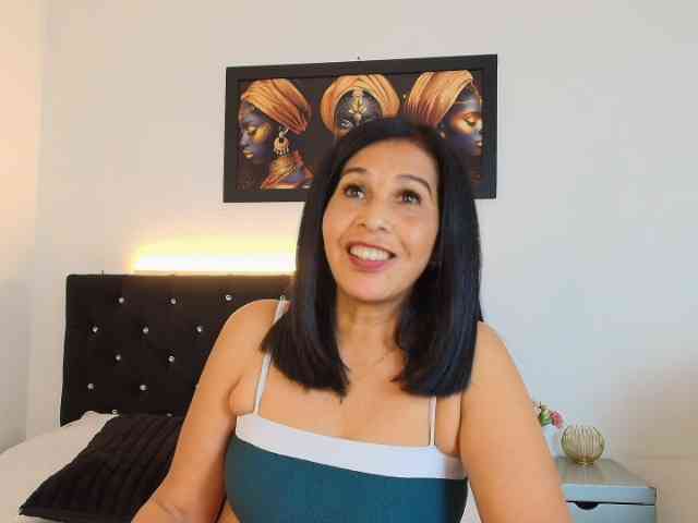 Shanon-mature webcam