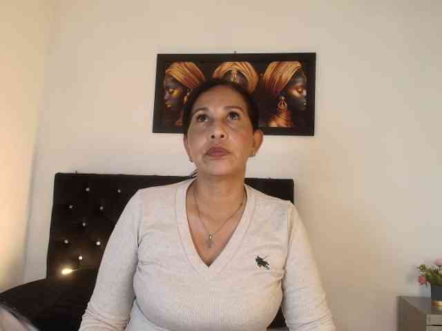 Shanon-mature webcam