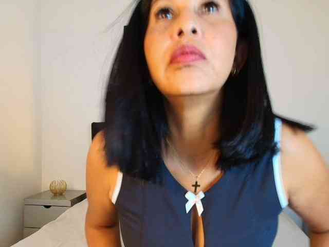 Shanon-mature webcam