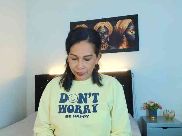 Shanon-mature webcam