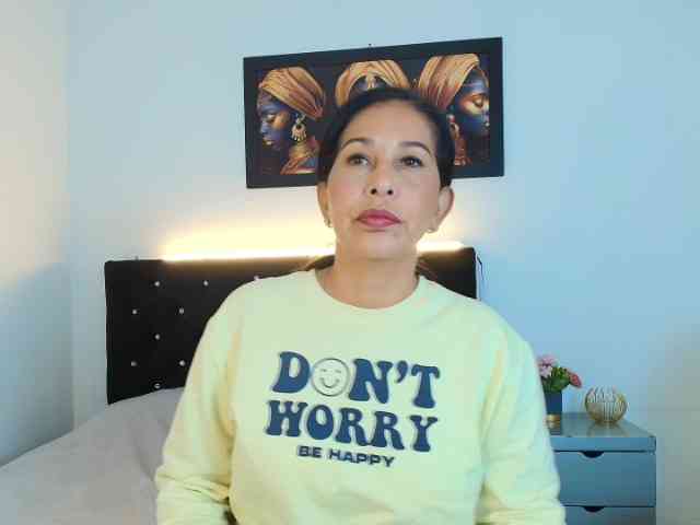 Shanon-mature webcam