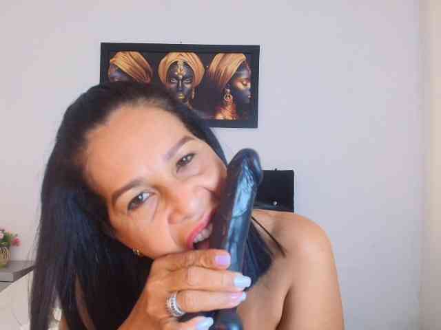Shanon-mature webcam