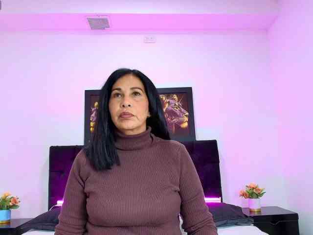 Shanon-mature webcam