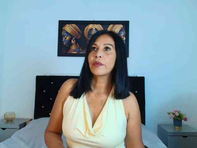 Shanon-mature webcam