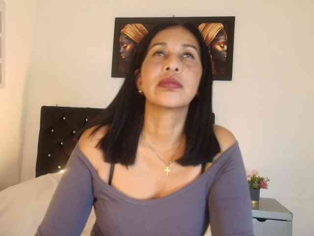 Shanon-mature webcam