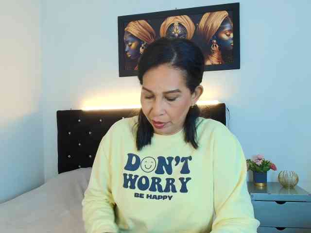 Shanon-mature webcam