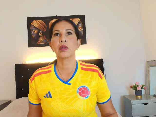 Shanon-mature webcam