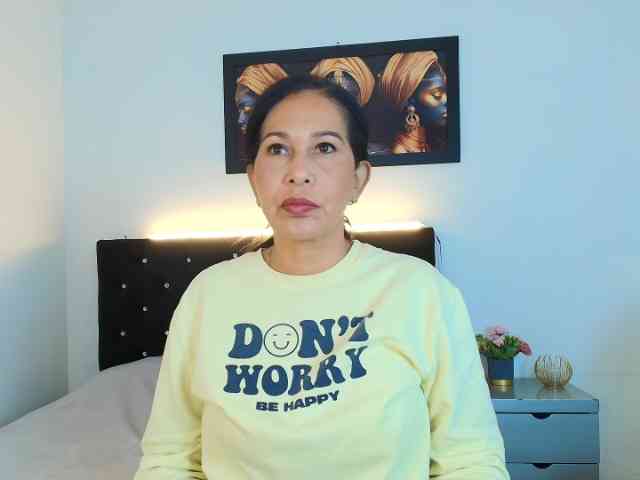 Shanon-mature webcam