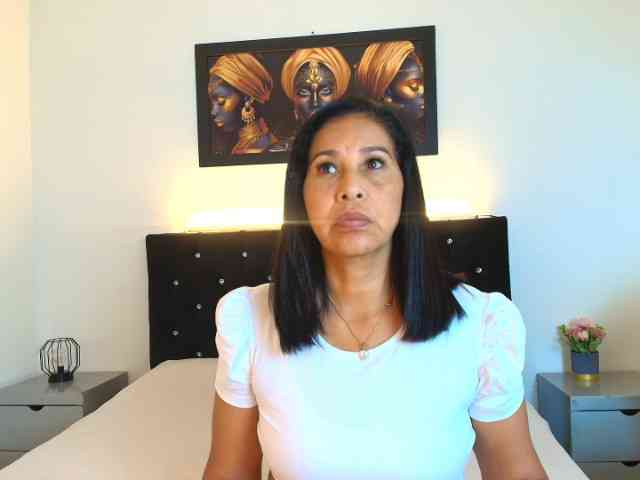 Shanon-mature webcam