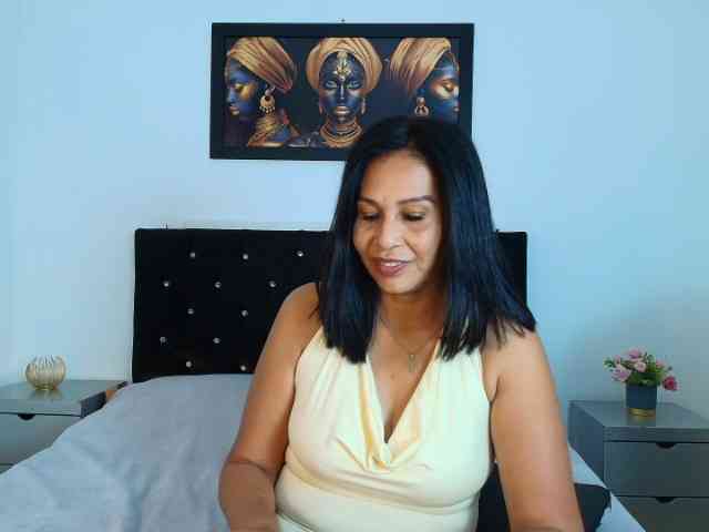Shanon-mature webcam