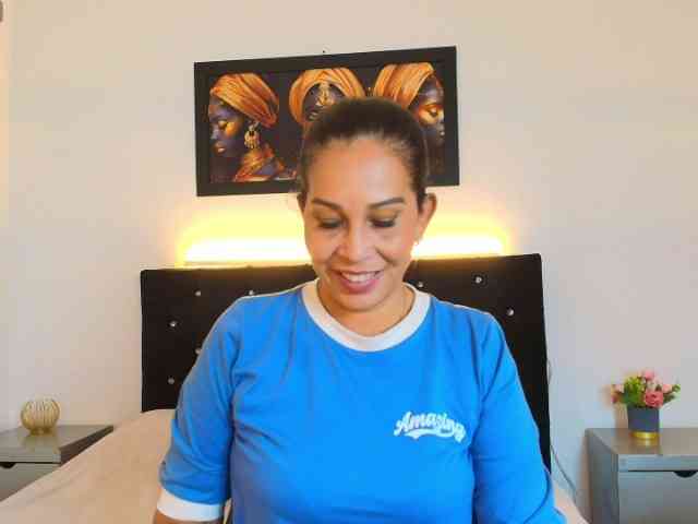 Shanon-mature webcam