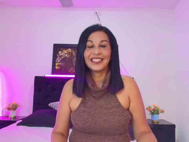 Shanon-mature webcam