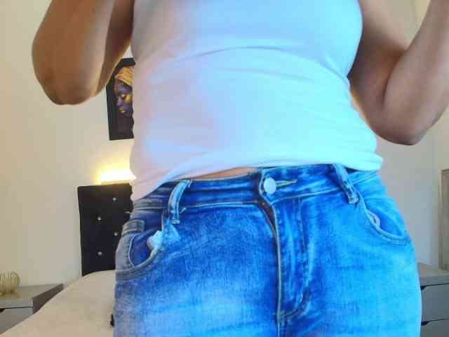Shanon-mature webcam
