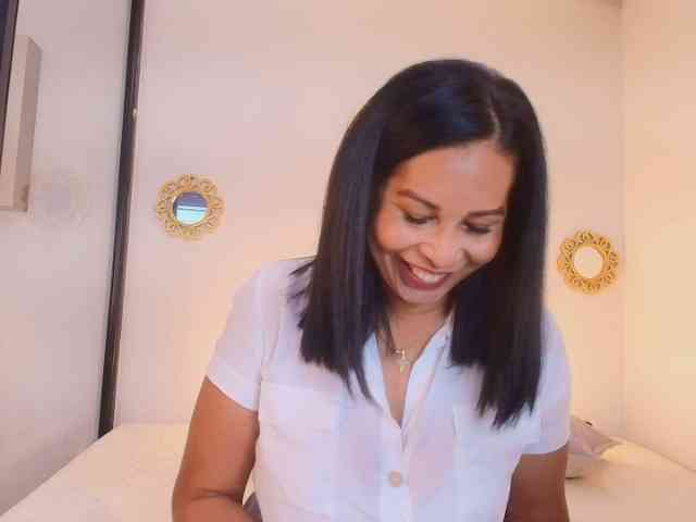 Shanon-mature webcam