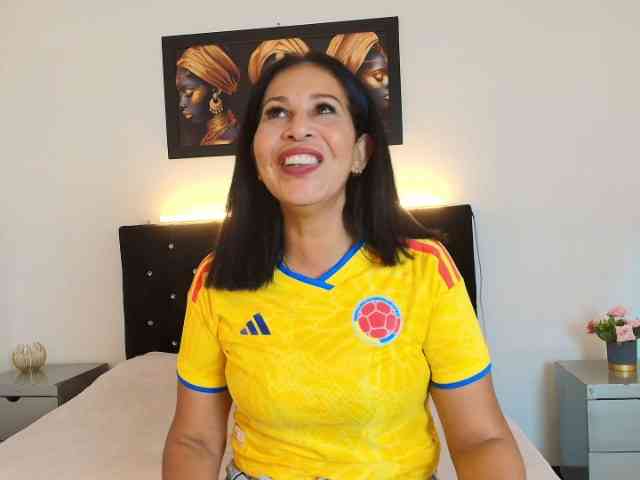 Shanon-mature webcam